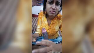 Indian college girl Pinki blowjob de rahi hai lover ko