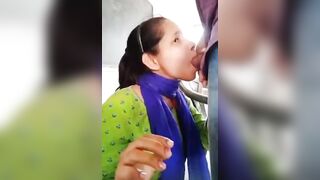 Classroom mein blowjob deti hui student apne teacher ko