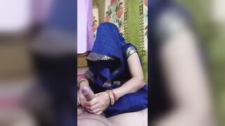 Bihari bhabhi apne husband ko handjob deti hui