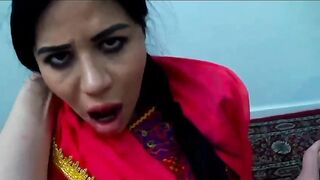 Indian randi apne grahak se masti mein chudwati hui