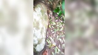 College girl outdoor mein blowjob de rahi hai boyfriend ko