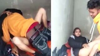 Desi couple sex karte hue pakde gaye