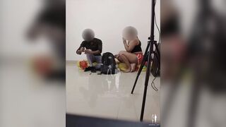 Viral Smriti Jain ne chut aur boobs par mehandi lagwayi