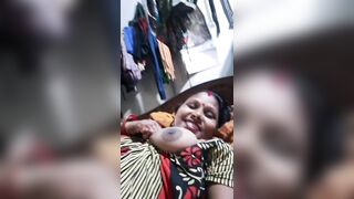 Aunty ki big juicy boobs ki selfie