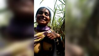 Khet mein dehati ladki ki boobs dabane ki video