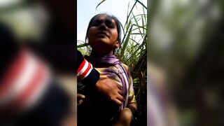 Khet mein dehati ladki ki boobs dabane ki video