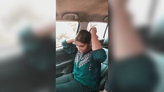Car mein romance kar rahi hai college girl