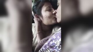 Pyasi bhabhi Niki ne apne devar ko blowjob diya