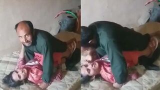 Bhai jaan ke samne abbu se chudwati Muslim ladki