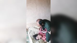 Bhai jaan ke samne abbu se chudwati Muslim ladki