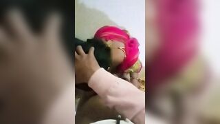 Beautiful bhabhi apne husband ko blowjob deti hui
