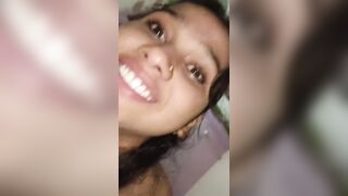 Beautiful college girl blowjob de rahi hai lover ko