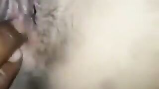 Aapa ne apni chut mein ungli karwa kar blowjob diya