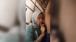 Muslim girl blowjob de rahi hai boyfriend ko