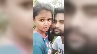 Bengali girl ne apni boobs suck karwai Jungle mein