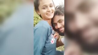 Bengali girl ne apni boobs suck karwai Jungle mein