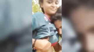 Bengali girl ne apni boobs suck karwai Jungle mein