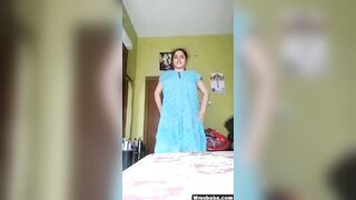 Punjabi bhabhi apni boobs aur chut dikhati hui