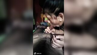 Cute wife blowjob de rahi hai husband ko