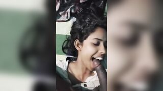Naughty Indian girl blowjob de rahi hai lover ko