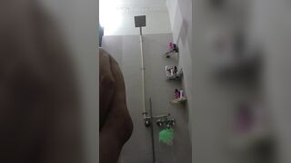 Bathroom mein sexy bhabhi Sonal ki chudai