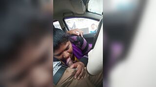 South Indian aunty car mein blowjob deti hui