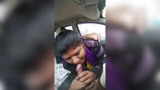 South Indian aunty car mein blowjob deti hui