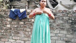Nahate hue Bengali boudi ne chut marwai apni