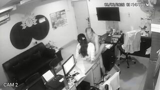 Indian girl Muskan chud rahi hai office mein