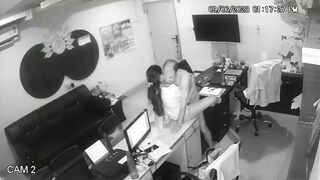 Indian girl Muskan chud rahi hai office mein