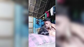 Chodne ke baad husband ne biwi ki chut mein hath daala