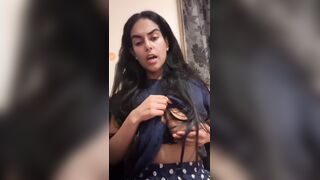 Live call par Indian girl boobs dikhati hui