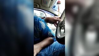 Car mein blowjob de rahi hai college girl