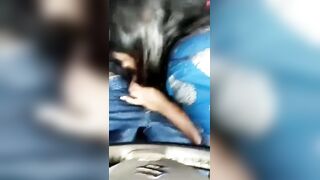 Car mein blowjob de rahi hai college girl