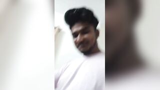 Indian girlfriend Khushi blowjob de rahi hai bf ko