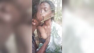 Jungle mein village girl ke sath sex