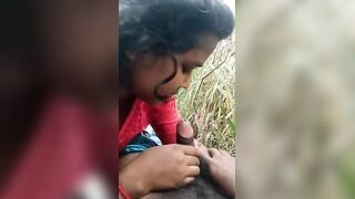 Dehati village girl khet mein blowjob deti hui