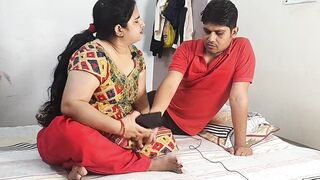 Chubby bhabhi ki chut mein ungli karke devar ne choda
