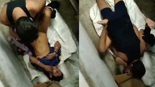 Desi village bhabhi apne lover se chud rahi hai