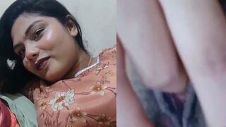 Desi girlfriend ne bf ke sath mil kar fingering kiya