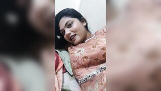 Desi girlfriend ne bf ke sath mil kar fingering kiya