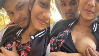College girl Rani ki boobs ko dabaya bf ne
