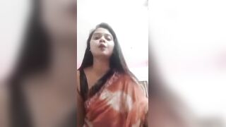 Beautiful bhabhi fingering ka maza leti hui