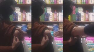 Muslim bhabhi ki boobs ko dabaya dukandaar ne